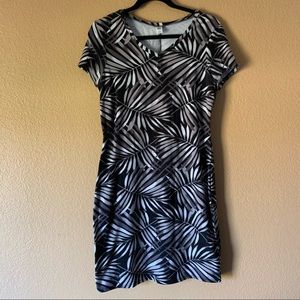 Old Navy Black & Gray Tropical Palm V-Neck T-Shirt Dress - Medium